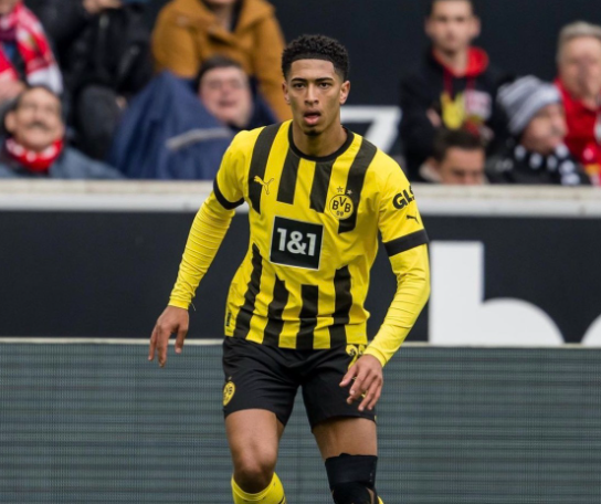 西甲第17轮塞维利亚负于皇马，球员互动尽显赛场情谊