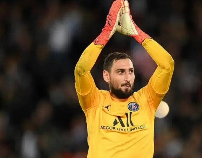 欧冠1/8决赛首回合曼城惨负<a href='/news/tag/286.html' style='color: blue;'>皇马</a>，多纳鲁马展望次回合与球迷共